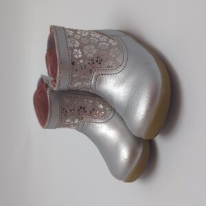 Bobux Step Up First Walker SU Silver Flower Suede Boot